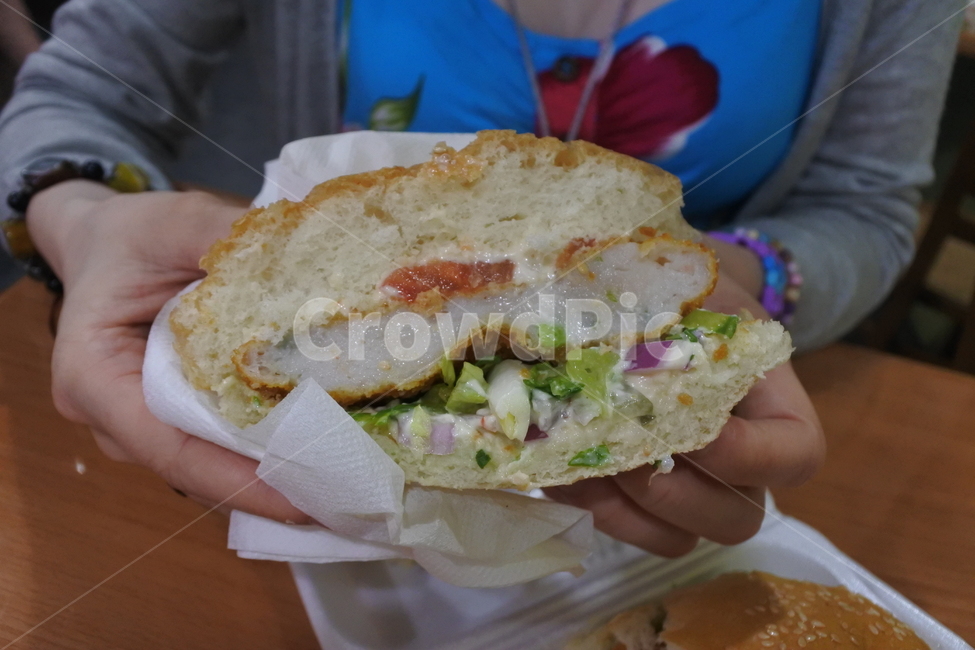 새우버거,햄버거,괌새우버거,쉬림프버거,빵,한그릇요리,음식,식재료,요리,food,cook,meal,dishes,food reserves,양식,서양음식,서양요리,western food,western dishes,western meal,western cook