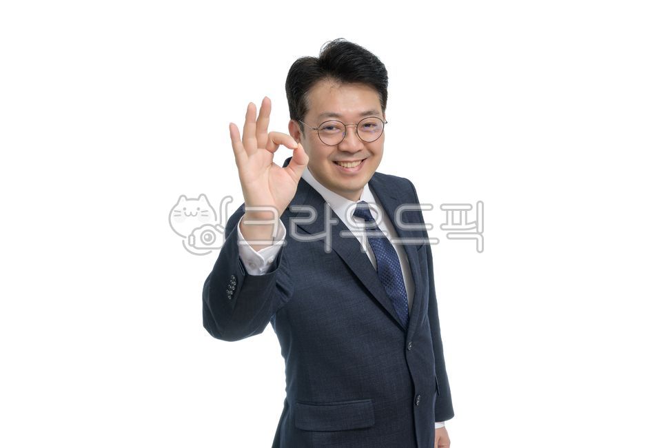 Nukki,concept,one man,white background,employee,Asian,operator,smile,gesture,glasses,executive,Boss,signs,copy space,bust,man,ok,Office workers,1 person,ok sign,smiling,business,approval,middle aged,consent,korean,emotion,an Asian,business man,person,50s,
