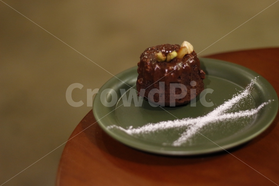 coffee,cafe,dessert,cake,choco,table,interior,dish,plate,plating,sugarpowder,chocolate,sweet,food,beverage,커피,카페,디저트,푸드,케익,케이크,구겔호프,초코,초콜릿,플레이팅,모던,고딕,조명,우드,초콜렛,음식,식재료,요리,food,cook,meal,dishes,food reserves,디저트,간식,후식,dessert,snack,커피,카페,coffee,cafe