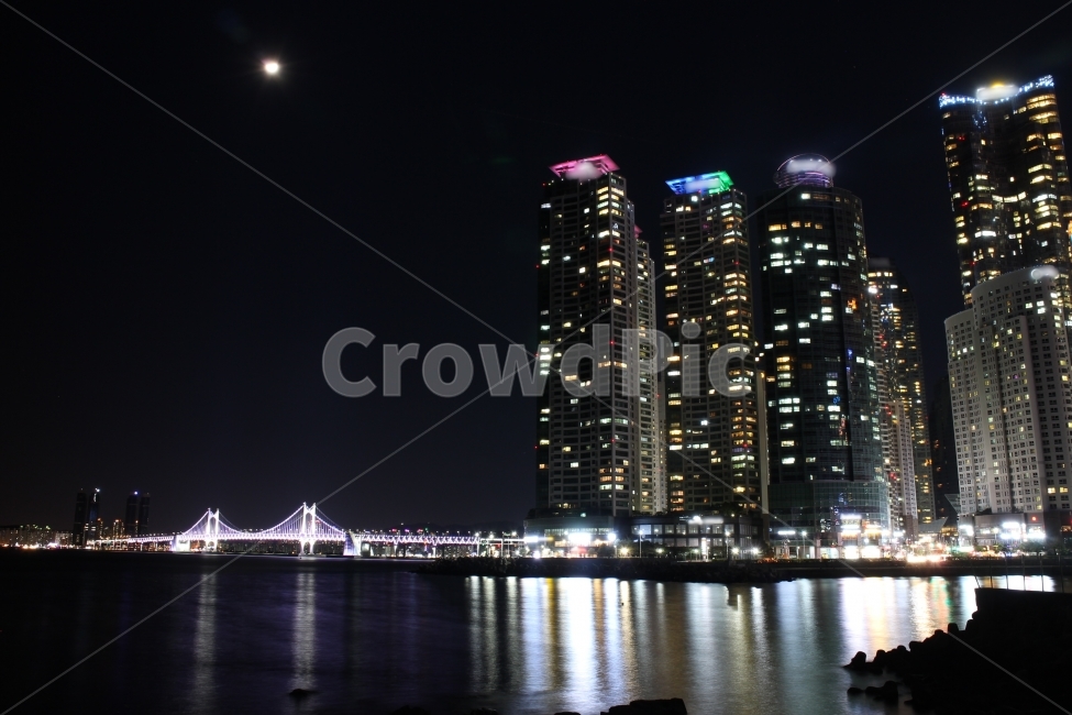 광안대교,반사,빌딩,야경,달,부산야경,바다,gwanganbridge,reflection,moon,night,nightview,building,sea,부산,busan,야경,밤,풍경,nightscape,night,landscape,도시,city,한국도시풍경,한국도시경관,korea cityscape