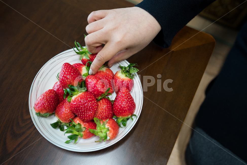 딸기,과일,식물,디저트,후식,빨강,레드,red,fruit,strawberry,음식,food,음식,식재료,요리,food,cook,meal,dishes,food reserves,과일,열매,fruit