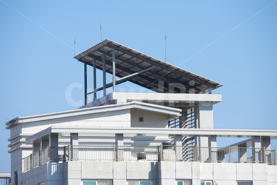 아파트,옥상,건축,흰색,하늘,건물,빌딩,태양열,산업,industry,industrial,에너지산업,energy industry,건축물,건물외관,exterior,building,structure,architecture,construction