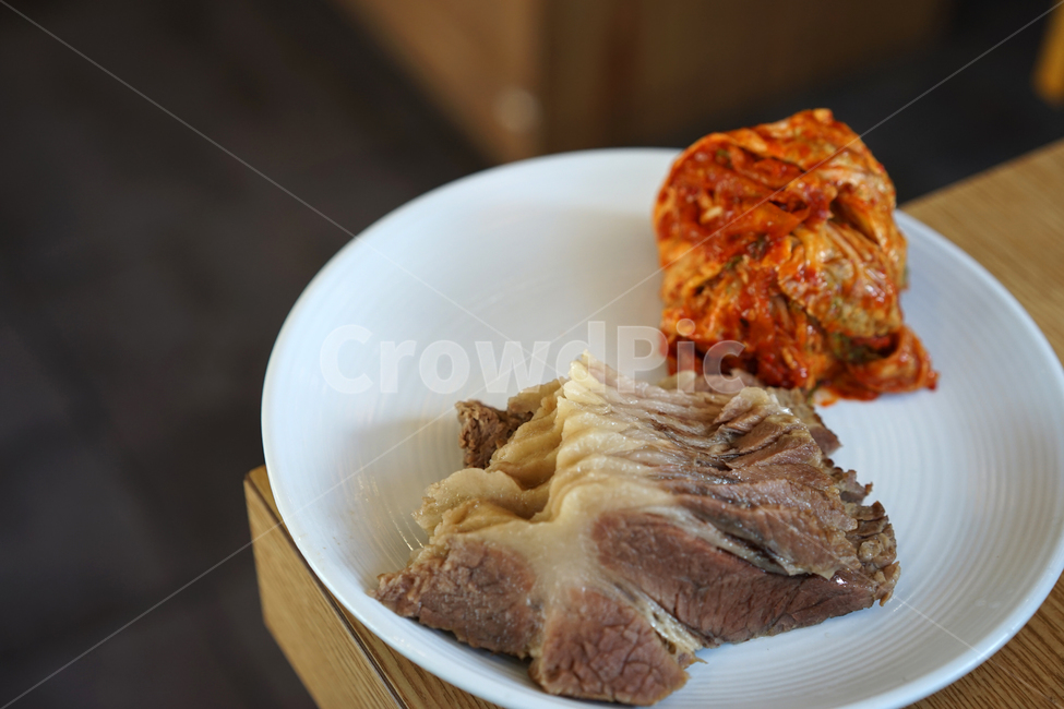 수육,보쌈,고기,육류,한식,요리,음식,김치,보쌈김치,반찬,음식,식재료,요리,food,cook,meal,dishes,food reserves,육류,고기,meat,한식,한국음식,한국요리,korean food,korean dishes,korean meal,korean cook