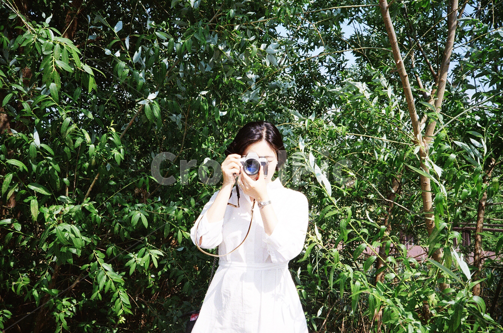 인물,촬영,청량한,카메라,앞모습,자연,필름카메라,사람,여성,여자,female,nature,human,포토그래퍼,푸른,사람,인물,인간,human,person,여성,여자,woman,female,lady,사진작가,포토그래퍼,photographer