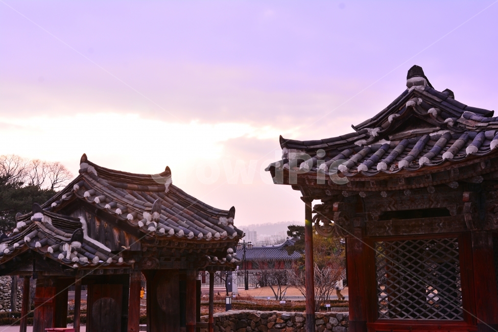 경복궁,사당,고궁,서울,명소,관광지,투어,민속,보존,역사,HISTORY,HOUSE,SEOUL,TOUR,CULTURE,TRADITIONAL,KOREA,한국,가볼만한곳,곡선,한국의미,아름다움,건축,장인,주거지,왕,조선시대,복원,오래된,올드,OLD,한국전통,한국문화,korean traditional,korean culture,랜드마크,landmark,tourist attraction,한국랜드마크,한국관광지,한국명소,korea landmark,korea tourist attraction