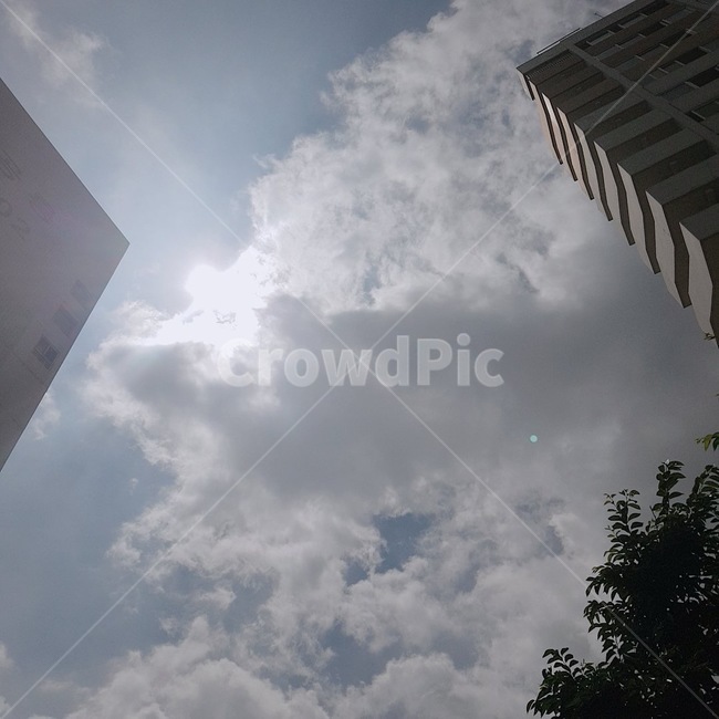 건물,하늘,구름,햇빛,building,sky,cloud