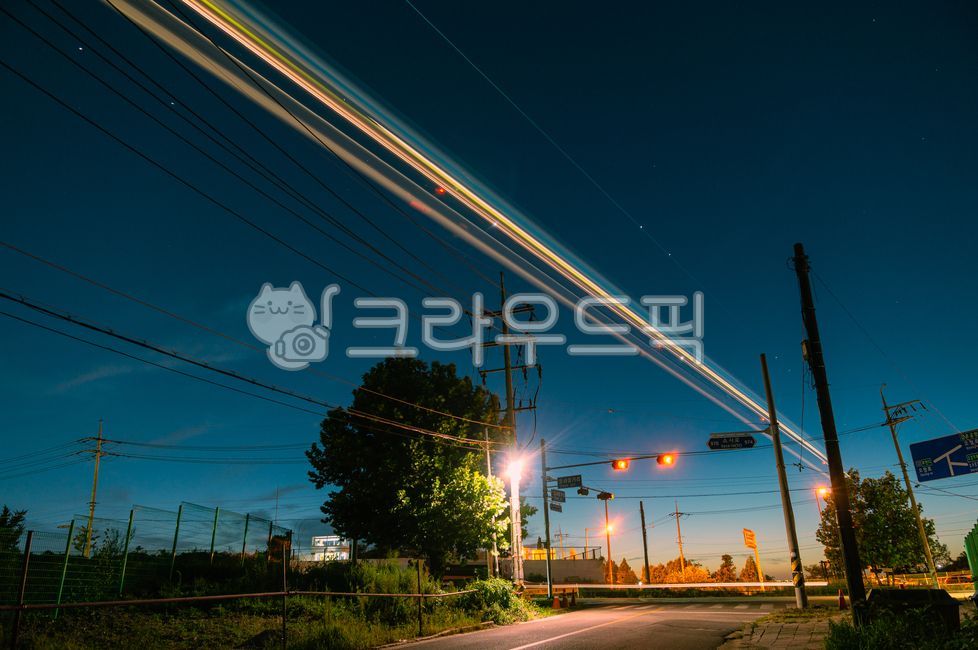 night view,sky,takeoff,night,long exposure,nightview,landing,airplane,sunset,night view of the road,airliner,road name,traffic