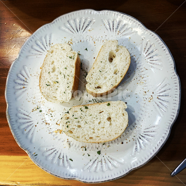 bread,빵,food,음식,접시,plate