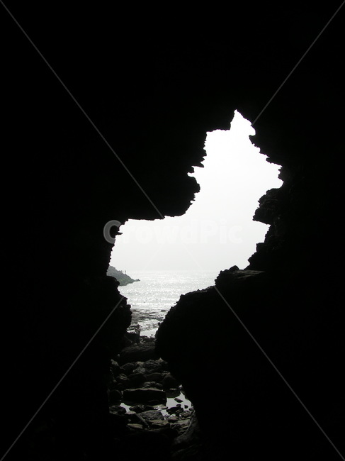 동굴,바다,반영,그림자,바위,자연,풍경,nature,landscape,흑백,모노톤,monochrome,black and white,cave