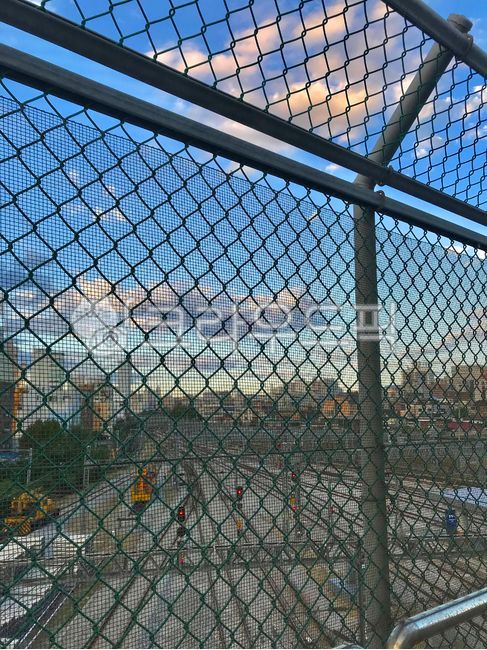 기차,철도,철장,철창,위험,하늘,sky,protection,cage,security,steel,retro,vintage,net,mesh