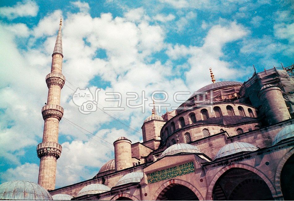 mosque,Ottoman architecture,dome,Sultanahmet Mosque,building,Islamic architecture,Turkish architecture,steeple,spire,land mark,Istanbul,tower