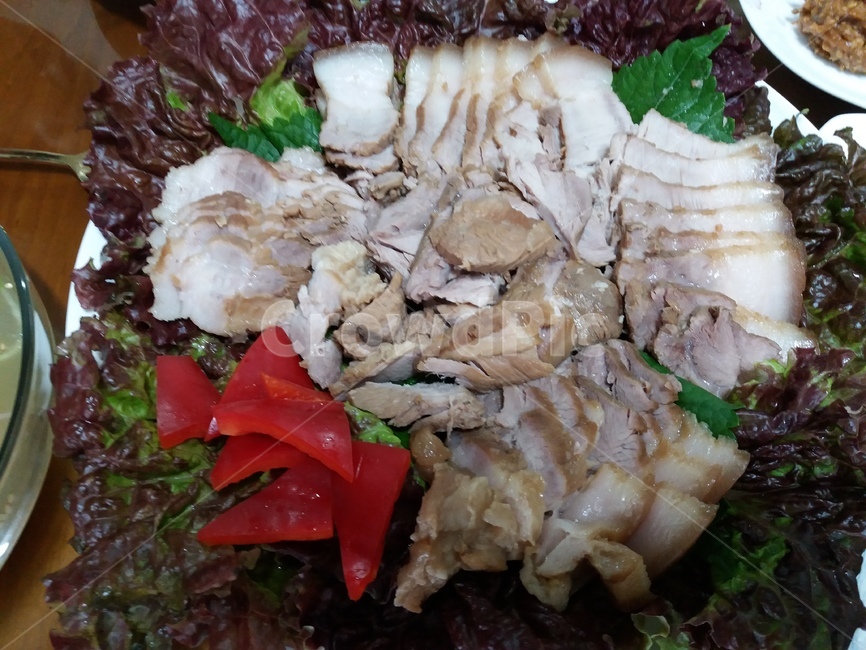 보쌈,파프리카,상추,돼지고기,음식,식사,food,육류,고기,meat