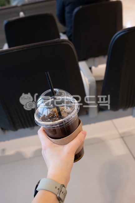 Ice americano,smartwatch,Apple Watch,applewatch,icedamericano,caffeine,galaxywatch,beverage,icedcoffee,Caffeine,hand,energy,wearable,thirst,smart watch,clock,americano,drink,cafe,thirsty,watch,coffee,Galaxy Watch,Americano,cup,iced coffee