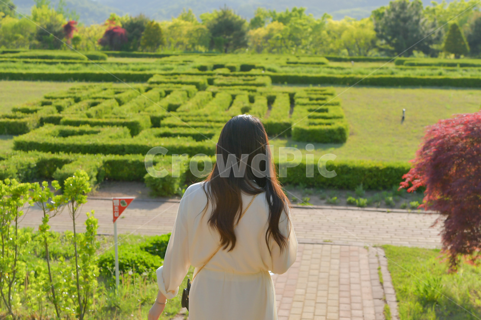 경주,엑스포공원,시간의정원,여자,뒷모습,공원,자연,나무,초록,봄,사람,산책,park,gardan,green,tree,nature,woman,human,girl,spring,여성,여자,woman,female,lady