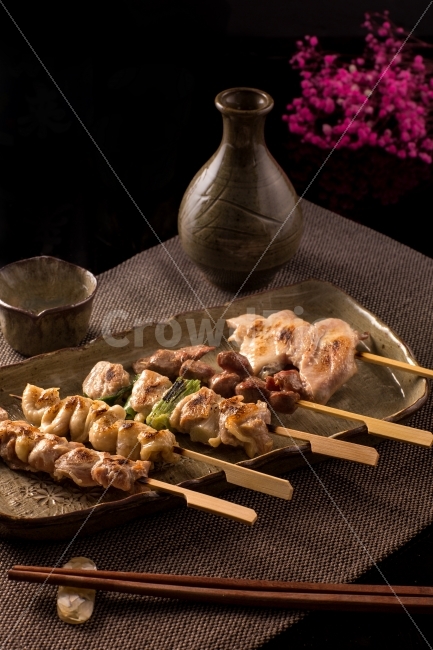 일식,안주,구이,꼬치구이,바베큐,주점,연출,테이블,젓가락,접시,닭꼬치,돼지고기,닭고기,음식,Food,술잔,술병,인테리어,소품,음식,식재료,요리,food,cook,meal,dishes,food reserves,육류,고기,meat,일식,일본음식,일본요리,Japanese food,Japanese dishes,Japanese meal,Japanese cook,연출,컨셉,콘셉,direction,concept