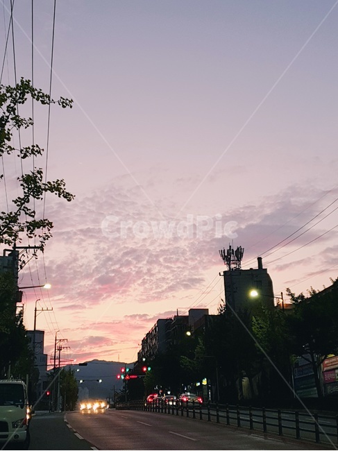 노을,저녁노을,저녁,하늘,가로등,밤,구름,차로