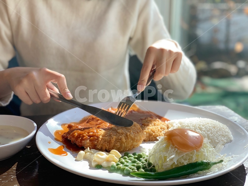 person,사람,human,인간,음식,food,돈가스,porkcutlets,식당,restaurant,woman,female,여자,여자모델,model,음식,식재료,요리,food,cook,meal,dishes,food reserves