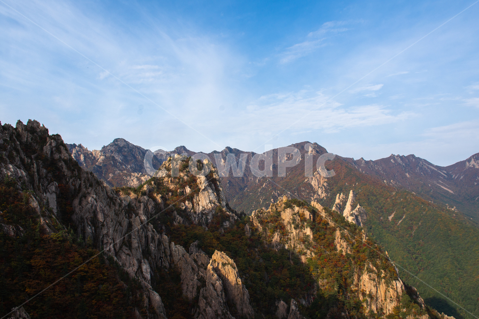설악산,산,정상,바위산,하늘,구름,자연,풍경,산꼭대기,자연,풍경,nature,landscape,outdoors,옥외,mountain,mountain range,산맥,cliff,낭떠러지