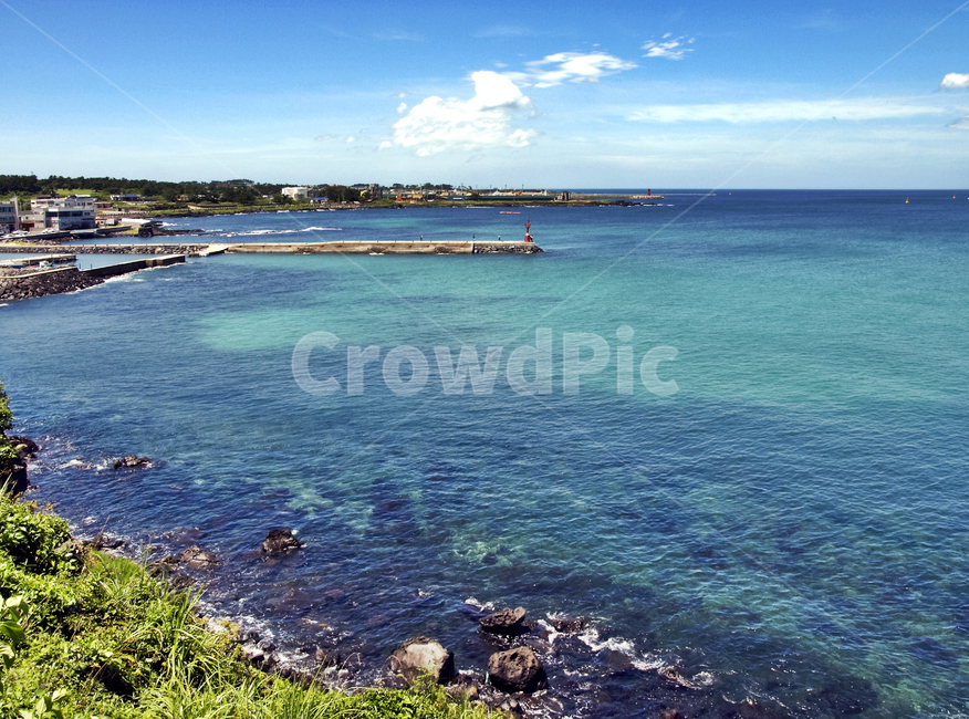 고내포구,제주도,방파제,등대,쪽빛바다,구름,자연,제주도,jeju,jeju island,promontory,곶,nature,water,물,outdoors,옥외,sea,바다,ocean,대양,shoreline,해안선