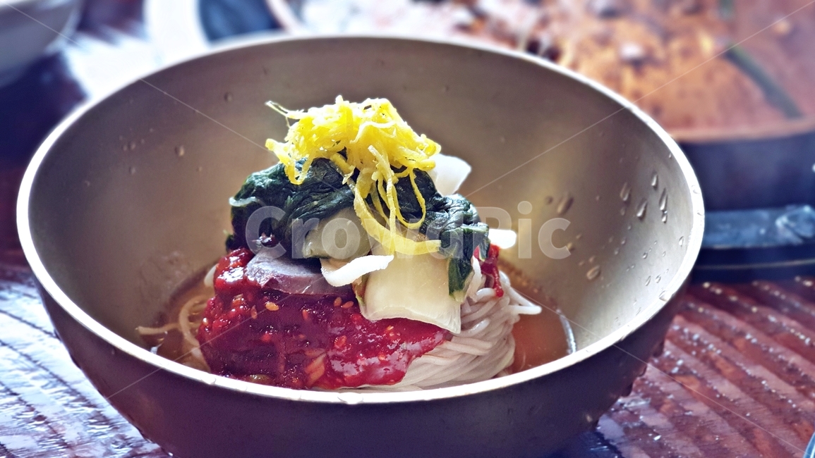 냉면,비빔냉면,비냉,한국음식,비벼먹기,음식,food,먹방,먹거리,전통음식,놋그릇,한식,음식,식재료,요리,food,cook,meal,dishes,food reserves,면류,면요리,noodles,한식,한국음식,한국요리,korean food,korean dishes,korean meal,korean cook