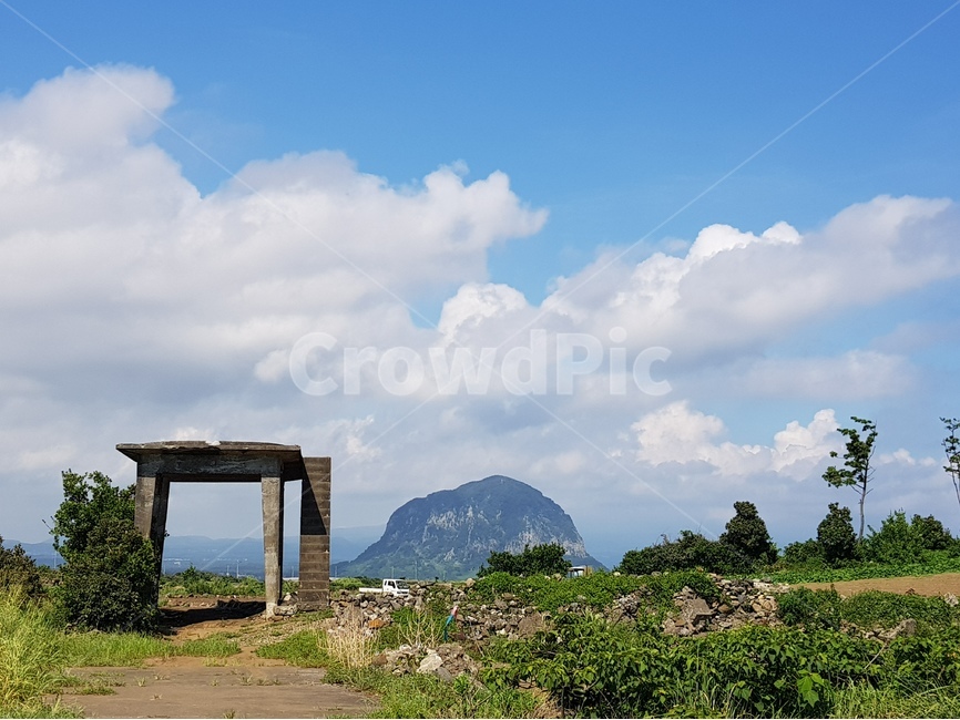 제주도,산방산,알뜨르,관제탑,배경,파란하늘,구름,jejuisland,blue,sky,cloud,자연,풍경,nature,landscape,제주도,jeju,jeju island,outdoors,옥외