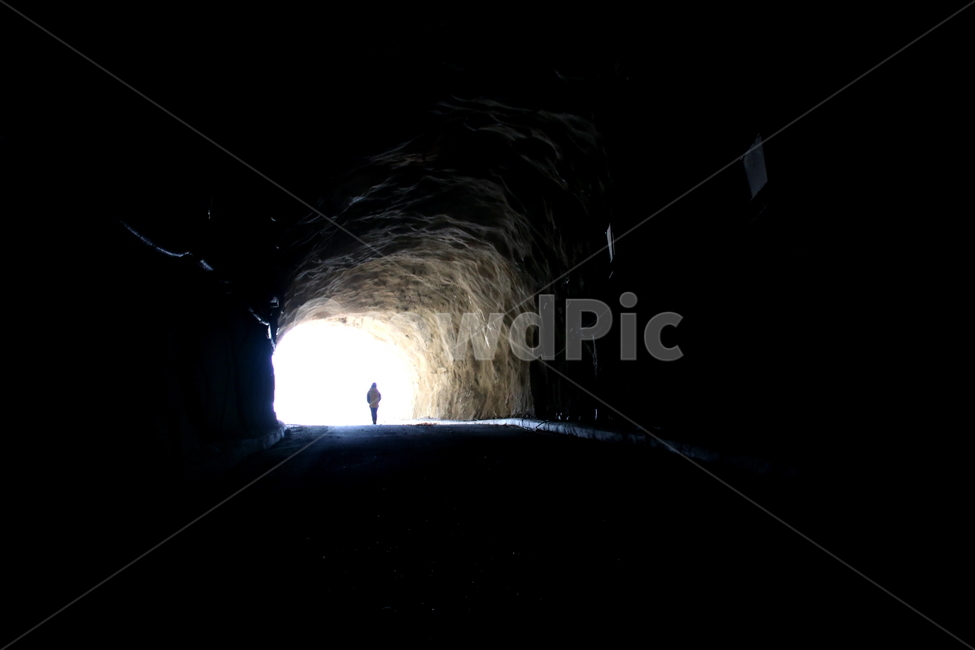 터널,풍경,사람,실루엣,silhouette,자연,풍경,nature,landscape,인물실루엣,사람실루엣,character silhouette,human silhouette,person,human,인간
