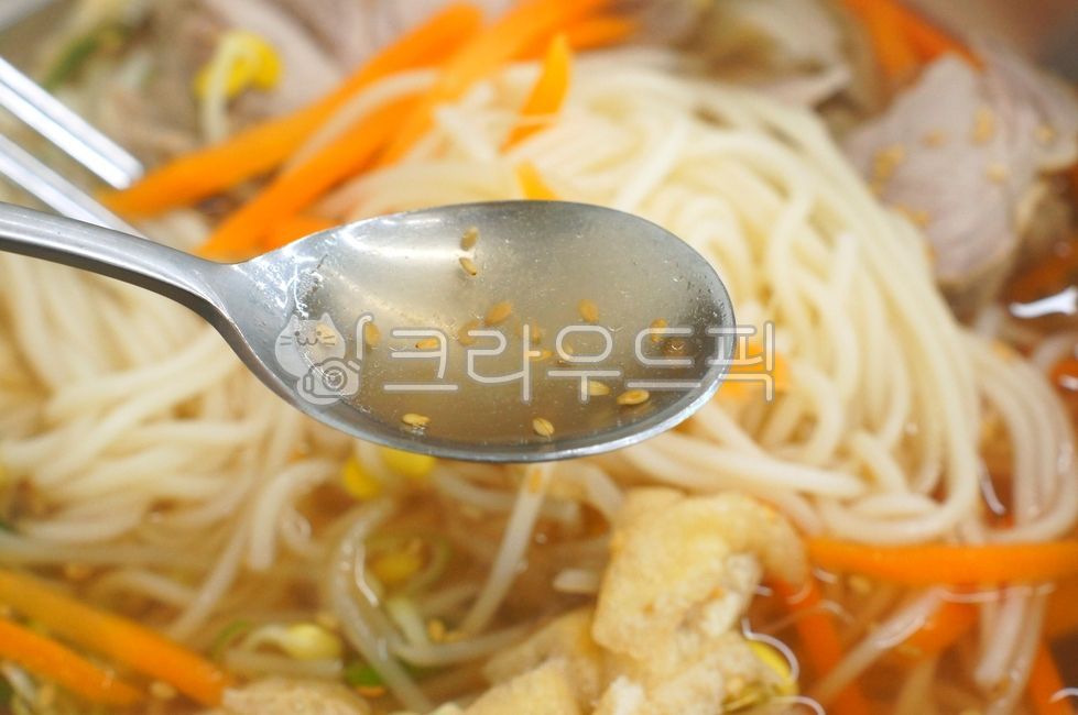 고기국수,국수,meatnoodles,면발,bowl,noodles,soupbowl,국물요리,면요리,사골,사골국,국물,한식,한국음식,식재료,cook,meal,dishes,reserves,사발,칼국수,멸치육수,anchovybroth,맑은국,clearsoup,음식,food,kfood,요리,플레이팅,foodpresentation,plating,음식,식재료,요리,food,cook,meal,dishes,food reserves