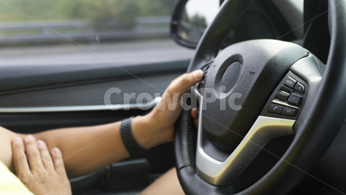 운전,남자,핸들,suv,운전남,고속도로,여행,도로,여름,차량,운전모습,교통,교통수단,traffic,transportation