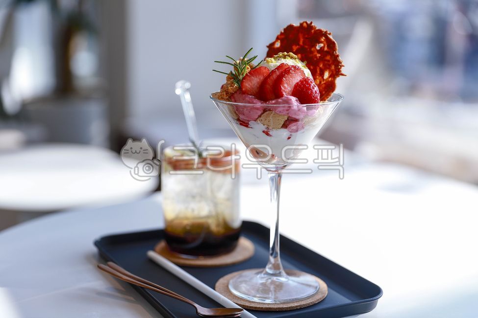 딸기파르페,디저트,아이스크림,dessert,파르페,음식,food,칵테일