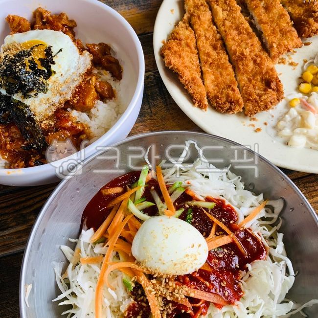 돈까스,쫄면,제육덮밥,식사,음식,국수,분식,분식집