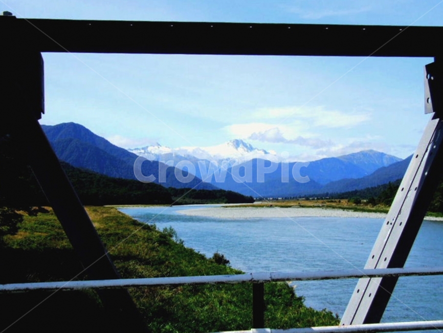 강,호수,산,나무,다리,강가,호수가,호숫가,물,자연,푸른,river,lake,water,bridge,nature,natural,sunny,화창한,날씨,weather,풍경,배경,배경사진,풍경사진,평화로운,분위기,차분한,차분함,평화로움,scene,view,ambience,atmosphere,calm,peaceful,tranquil,still,background,만년설,자연,풍경,nature,landscape,해외,외국,세계,foreign,oversea,world,세계자연풍경,해외자연풍경,외국자연풍경,world nature landscape,outdoors,옥외