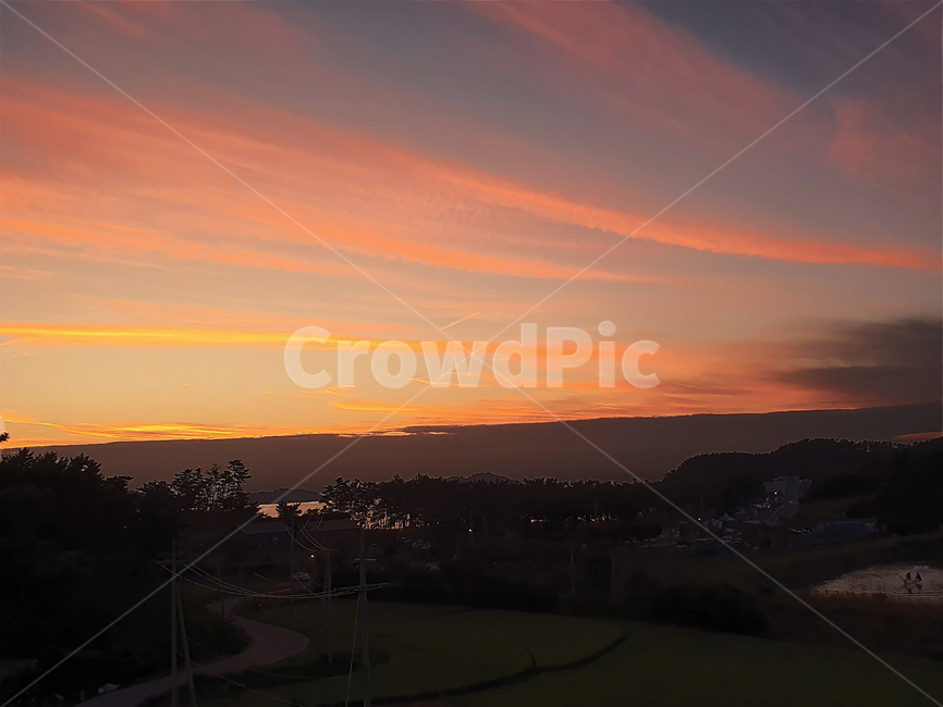 저녁,일몰,붉은하늘,하늘,sky,redsky,자연,풍경,nature,landscape,outdoors,옥외,sunset,dusk,황혼,dawn,새벽,red sky,붉은 하늘