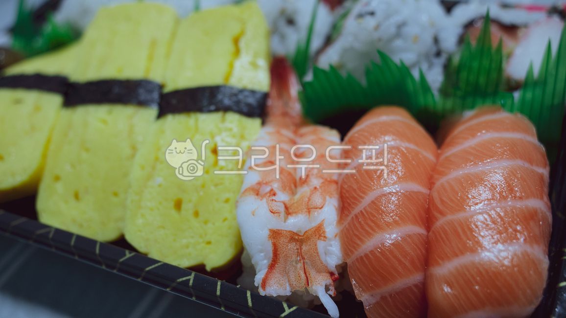 생선초밥,계란말이초밥,연어초밥,초밥,스시,초밥세트,새우초밥,롤,점심,저녁,식사,점심식사,포장음식