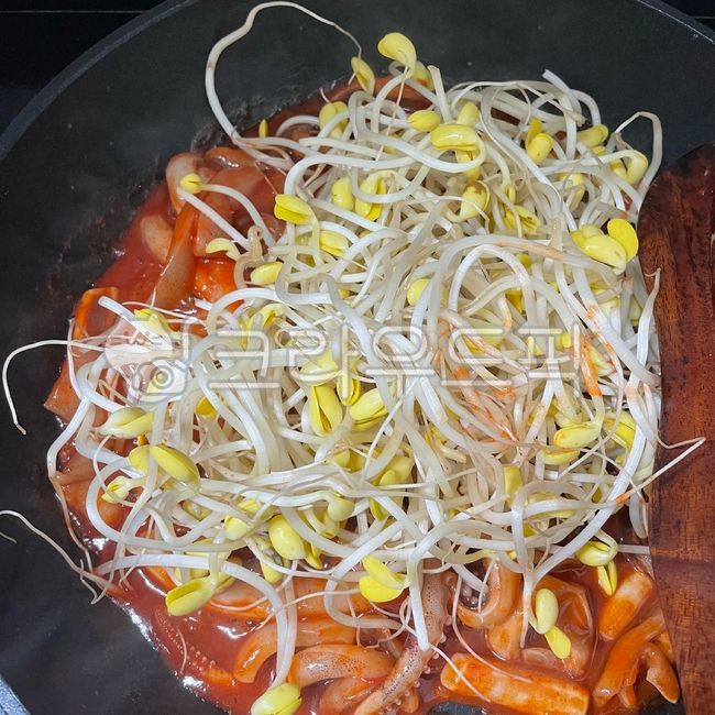 Bean sprouts,home cook,homecook,Stirfried squid and bean sprouts,food,Stirfried squid,meal,one pot dish,Squid dish,cooking,spicy food