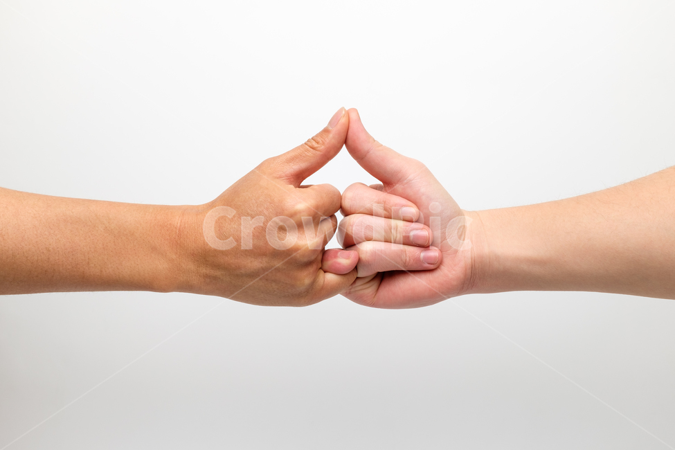 손가락,손,손목,팔,사람손,엄지손가락,약속,성인,손톱,수신호,제스쳐,우정,남자,유대감,팀워크,일체감,계약,합의,합력,협의,토의,논의,해결,상의,의논,회의,친구,새끼손가락,교감,신뢰,신체일부,몸,body