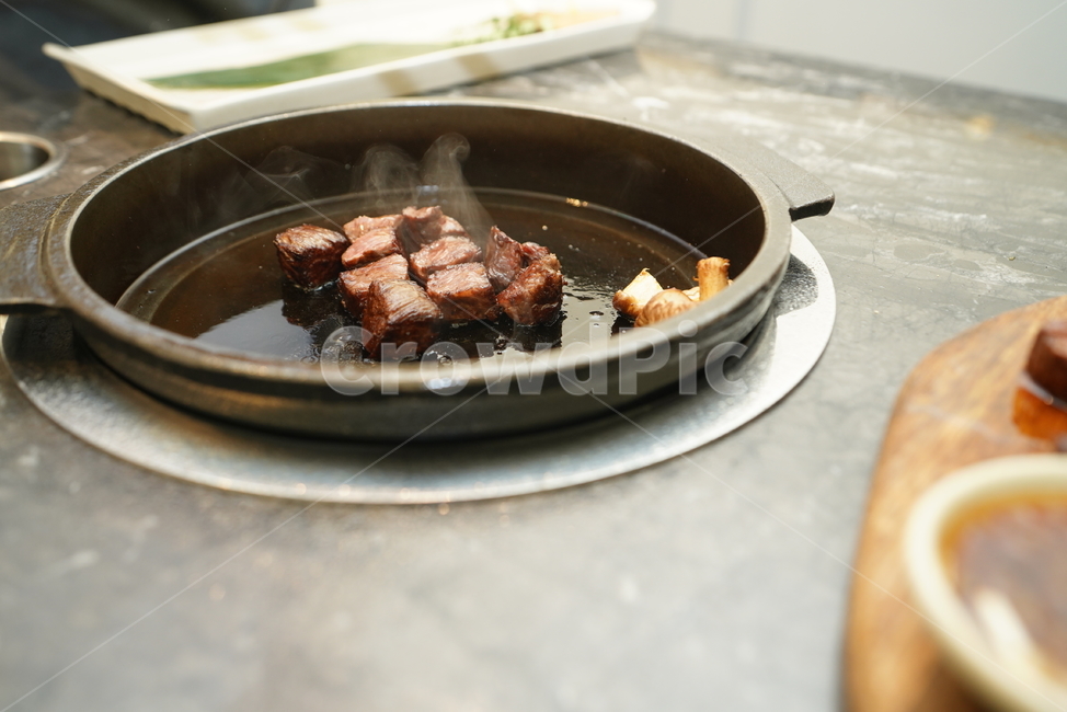식사,먹거리,육식,육류,소고기,구이,안주,불판,음식,food