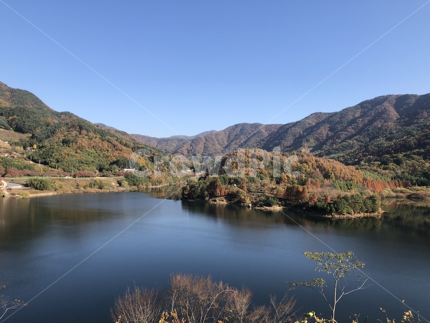 가을산,가을강,가을풍경,산과강,강,산,바다,노을,풍경사진,자연,풍경,nature,landscape,water,물,outdoors,옥외