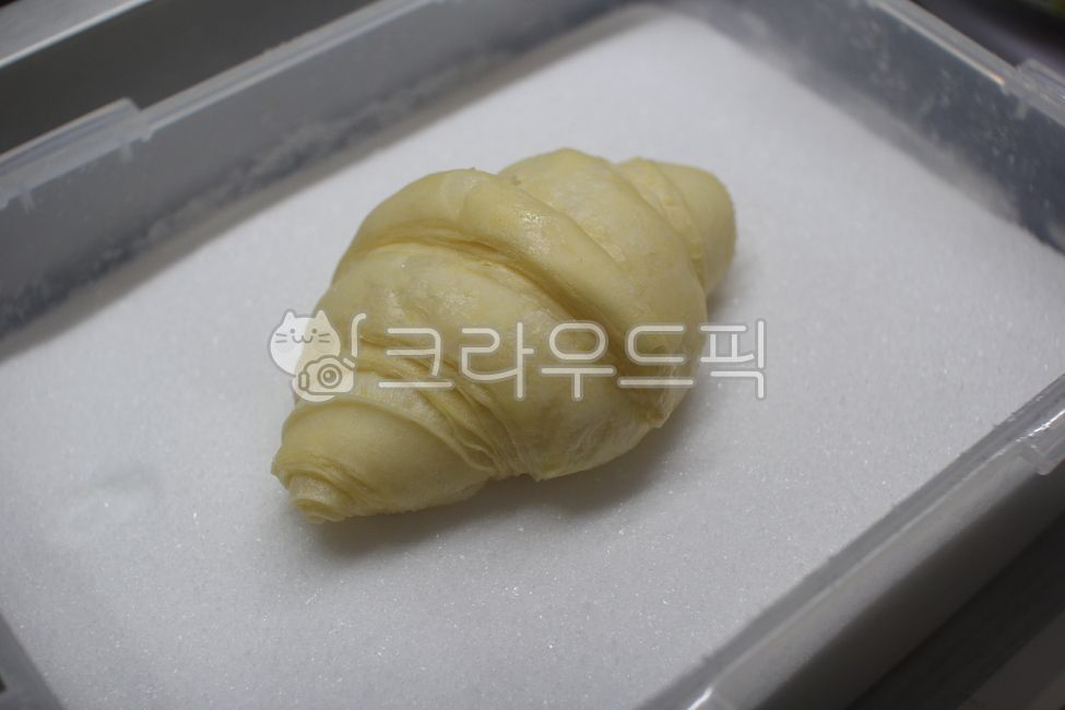 croissant,크로와상,food,음식,bread,빵,생지,크로와상생지,크로플,크로와플,반죽,디저트,카페디저트,베이커리,와플