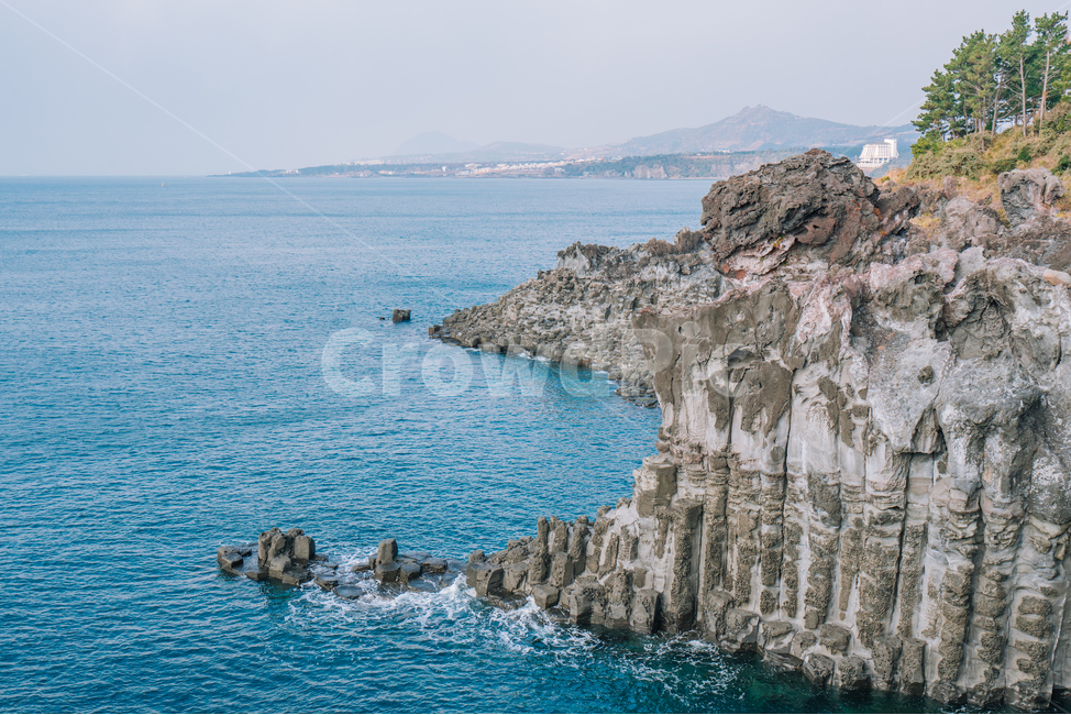 주상절리,화산,제주도,바다제주바다,자연,풍경,겨울바다,해변,파도,sea,jeju,korea,landscape,nature,자연,풍경,nature,landscape,한국자연풍경,한국자연경관,korea nature landscape,제주도,jeju,jeju island,outdoors,옥외,cliff,낭떠러지,promontory,곶