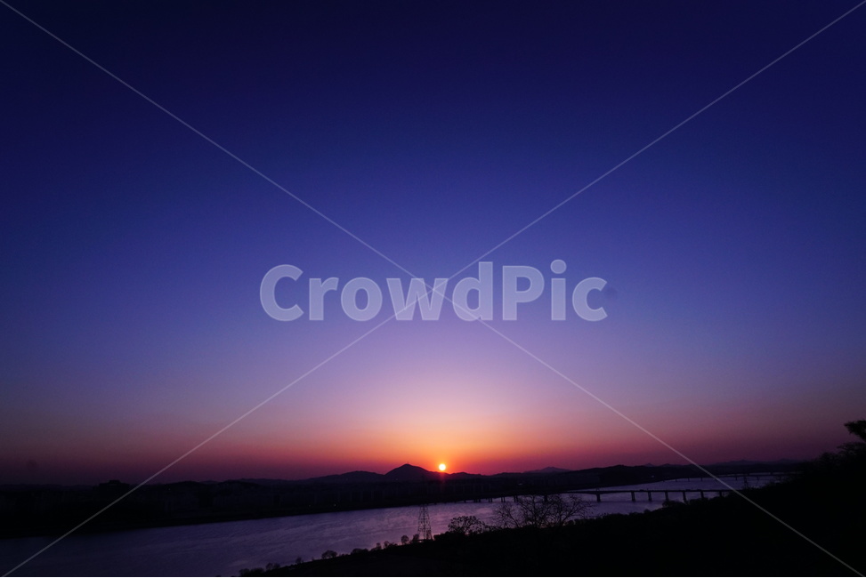 일몰,하늘,노을,구름,석양,자연,풍경,nature,landscape,outdoors,옥외,sky,red sky,붉은 하늘,dusk,황혼,dawn,새벽,sunset