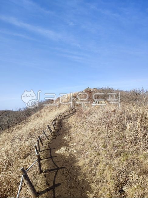 Ridge road,road,mountain path,ridge,uphill