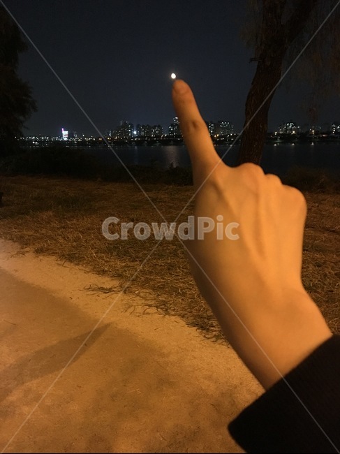 달,한강,밤하늘,보름달,야경,하늘,밤,야경,밤,풍경,nightscape,night,landscape,사람,인물,인간,human,person,신체일부,몸,body