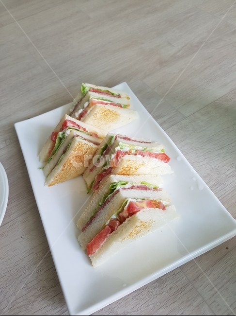 샌드위치,빵,토마토,수제샌드위치,아침식사,음식,식재료,요리,food,cook,meal,dishes,food reserves,디저트,간식,후식,dessert,snack
