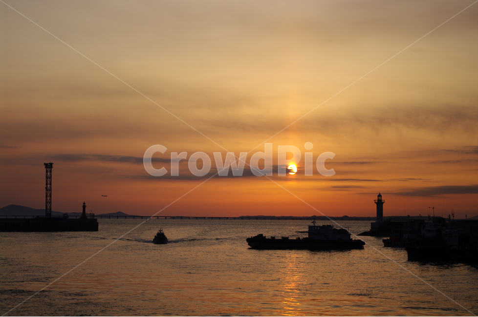 등대,노을,석양,일몰,sunset,바다,하늘,서해,한국,구름,풍경,풍광,자연,nature,landscape,배,자연,풍경,nature,landscape,outdoors,옥외,sunlight,햇빛,boat,보트,vehicle,차량,transportation,교통,red sky,붉은 하늘,sky,dusk,황혼,dawn,새벽