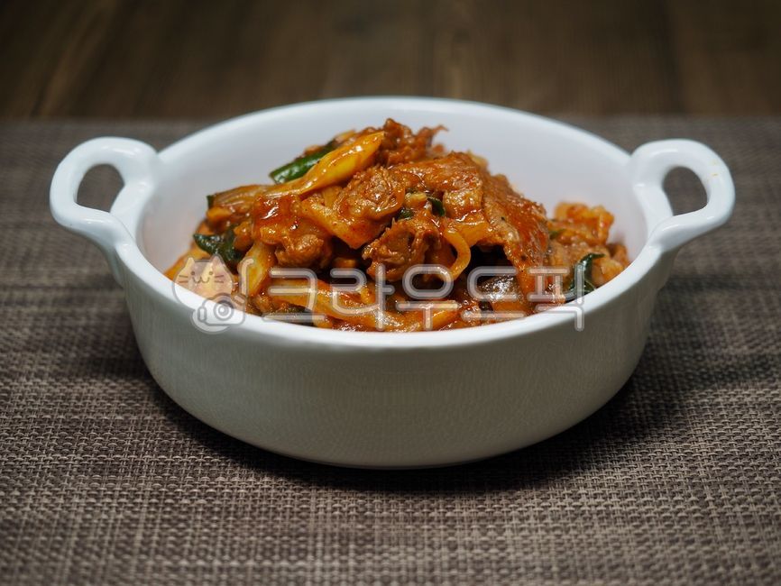 돼지불고기,불고기,제육볶음,한국음식,음식,한식,고기,요리,돼지고기요리,매운음식,고추장불고기,돼지고기볶음,야채,반찬,porkbulgogi,bulgogi,beefstirfry,koreanfood,food,meat,cooking,porkdishes,spicyfood,gochujangbulgogi,roastpork,vegetable,sidedish