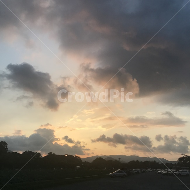 노을,해질녘,석양,구름,역광,자연,풍경,nature,landscape,weather,날씨,outdoors,옥외,sky,하늘,cumulus,적운,cloud