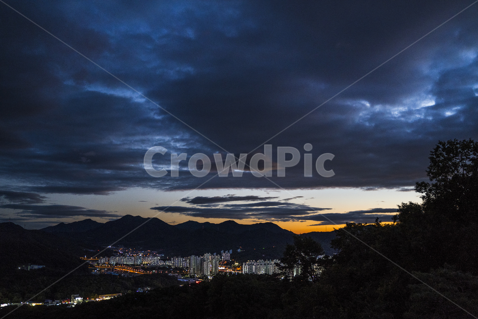 노을,해질녘,하늘,구름,도시,야경,밤,먹구름,산,동네,야경,밤,풍경,nightscape,night,landscape,도시,city,한국도시풍경,한국도시경관,korea cityscape,nature,자연,outdoors,옥외