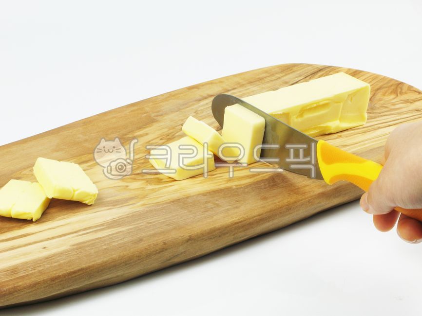 butter,knife,bread,piece butter,Milk processing,cutting board,food