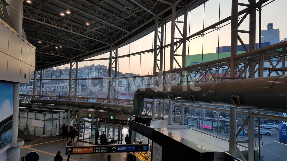 서울역,기차역,건물,건축,서울,도시,seoul,seoulstation,station,trainstation,architecture,airportrailroad,도시,풍경,city,landscape,사람들,대중,군중,other people,crowd,교통,교통수단,traffic,transportation,airport,공항,terminal,단말기,airport terminal,공항 터미널