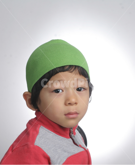 얼굴표정,남자아이,어린아이,미소,웃음,응시,관심,스마일,얼굴,사람,인물,인간,어린이,감정표현,수줍음,기분,kid,smile,human,boy,person,facial,expression,child,children,feeling,face,emotion,사람,인물,인간,human,person,어린이,어린아이,child,children,kid